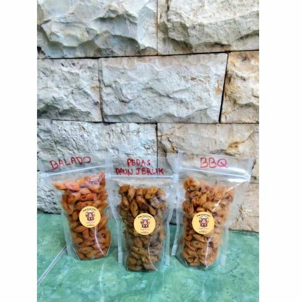 

Keripik Lumring Pedas Daun Jeruk (Lumpia Kering) 85gr