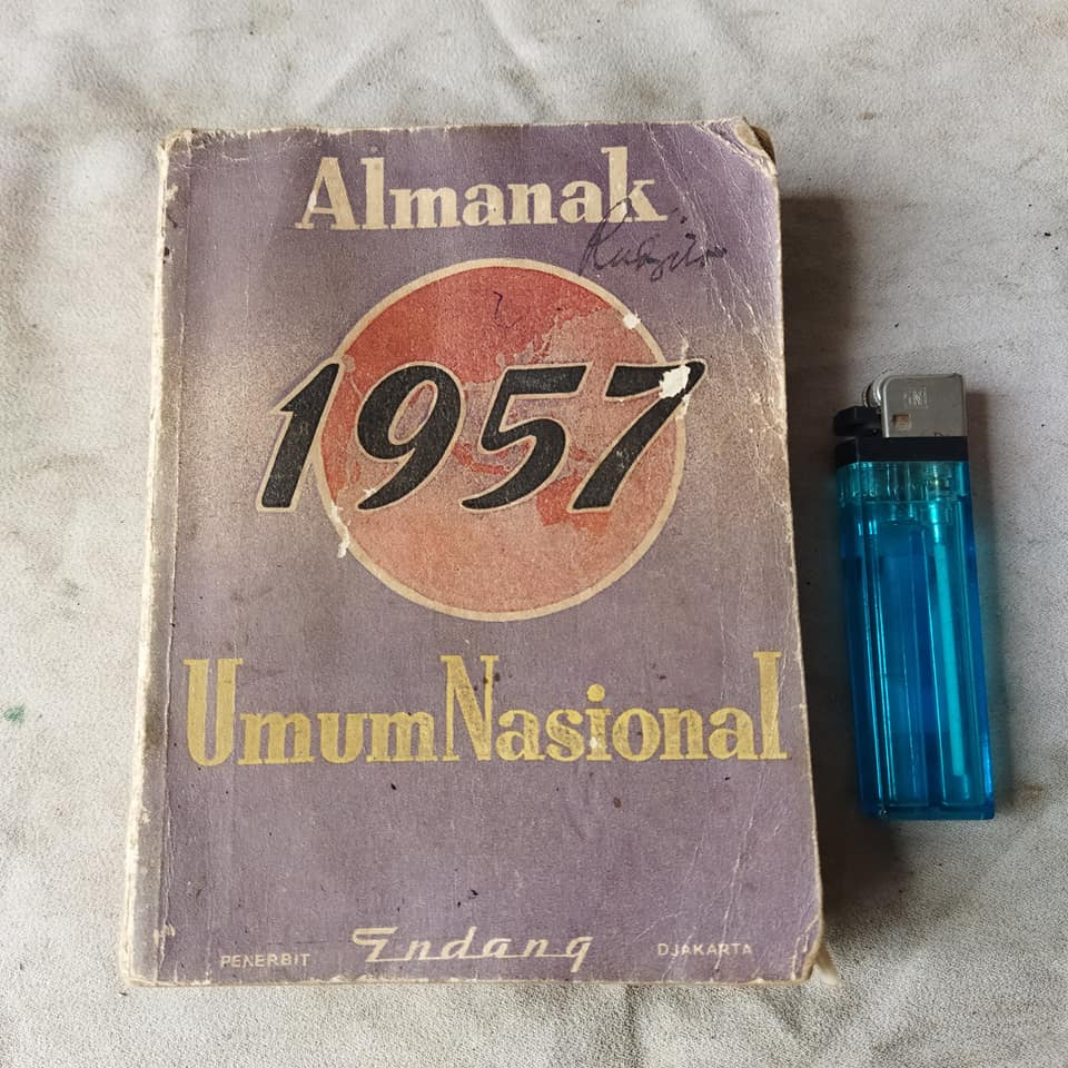 Pajangan Vintage 1957 Buku Almanak Umum Nasional