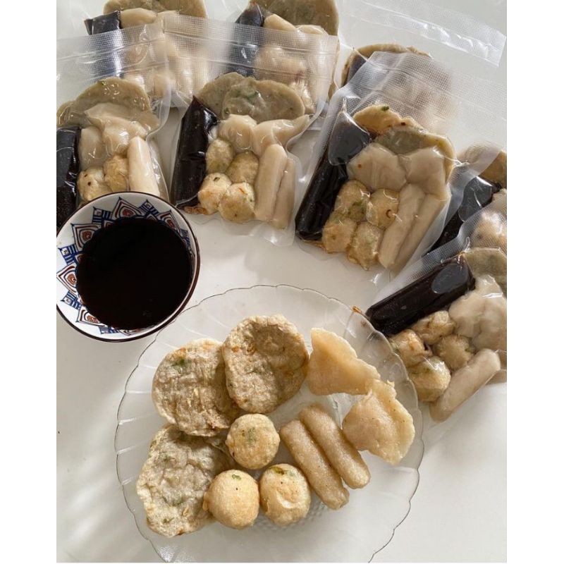 

Pempek ikan tenggiri khas palembang / pempek frozen palembang isi 10pcs