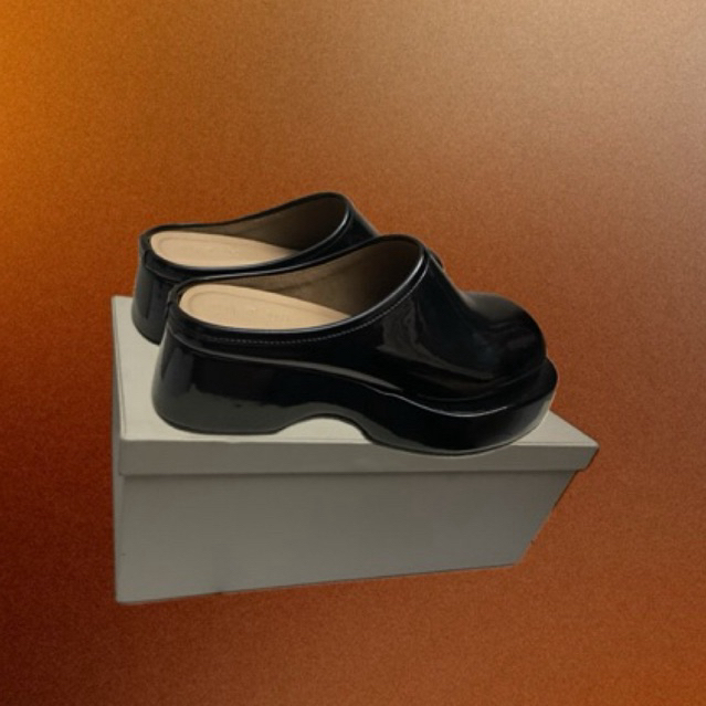 MTW Ziggy Clogs Black