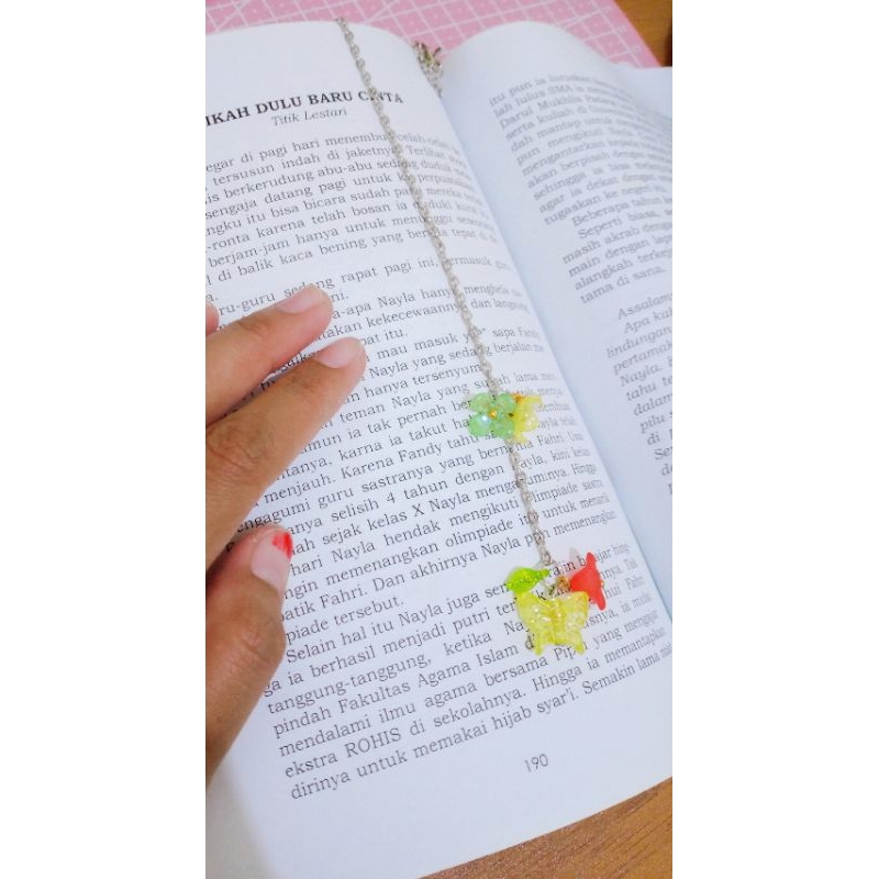 

Buterfly Bookmark penanda/ Pembatas buku rantai manik aesthetic handmade