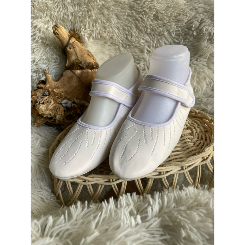 sepatu haji wanita Hitam / sepatu wanita Putih/sepatu hem wanita hitam dan putih/bisa COD