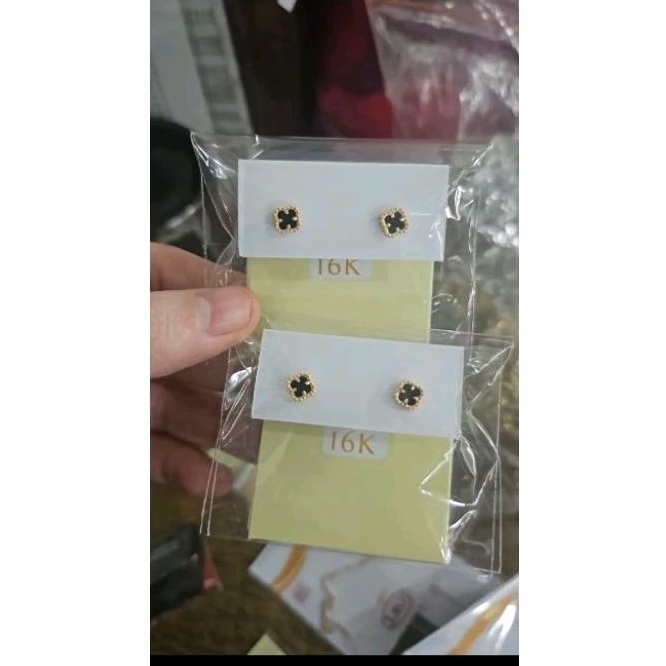 giwang anting tindik tusuk stud bunga hitam clover emas asli 700 16k
