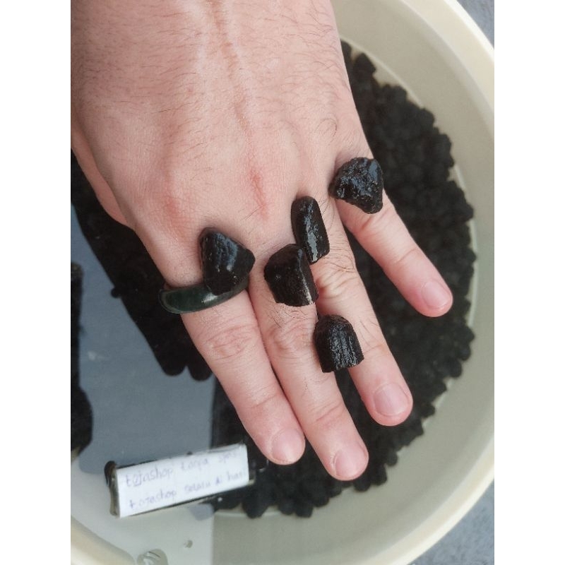 batu kristal hitam natural turmalin bongkahan batu turmalin