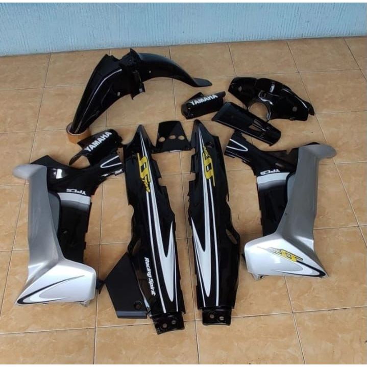 TERLARISSCOVER BODY FULLSET BODI HALUS FULL SET YAMAHA FIZR FIZ R  + STIKER STRIPING WARNA HITAM SIL