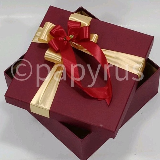 

Premium PAPYRUS 225x225 Tinggi 1cm Kotak Kado Gift Box Hadiah KOTA KADO