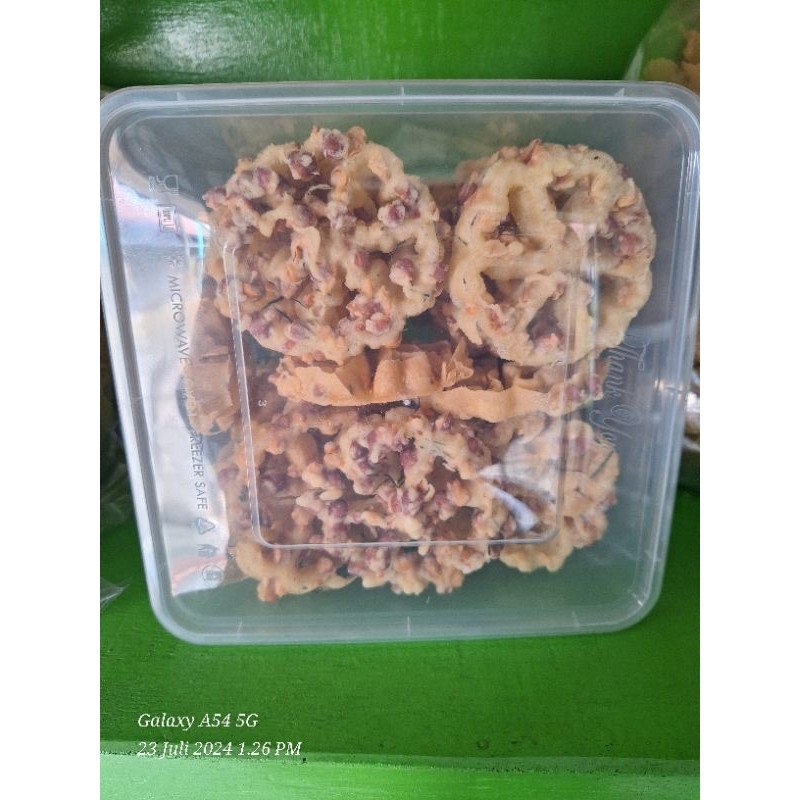 

Kripik Pisang, Kripik Tempe, Rempeyek