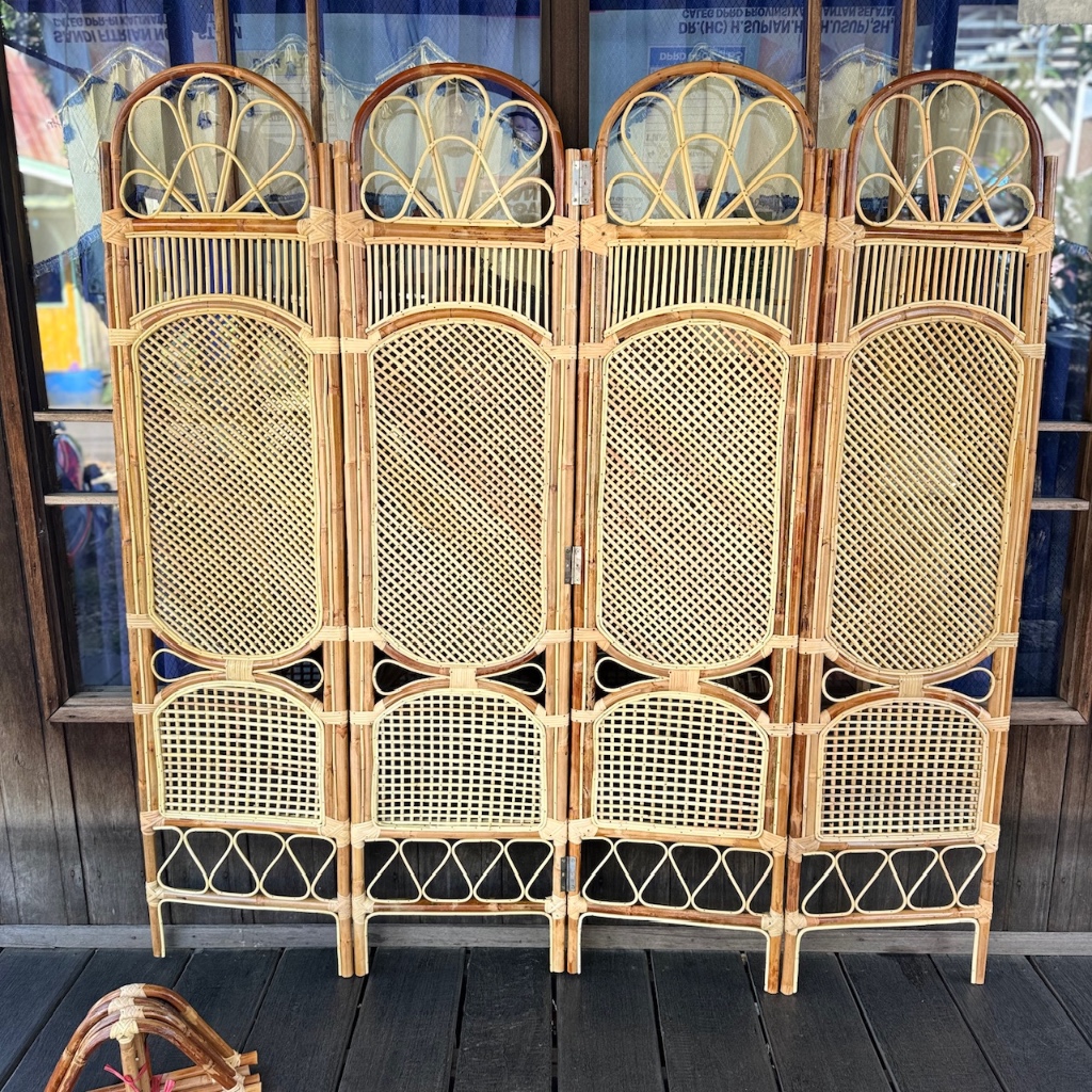 Dinding Sekat Partisi Ruangan Rotan 4 Pintu / Pembatas Rotan Motif