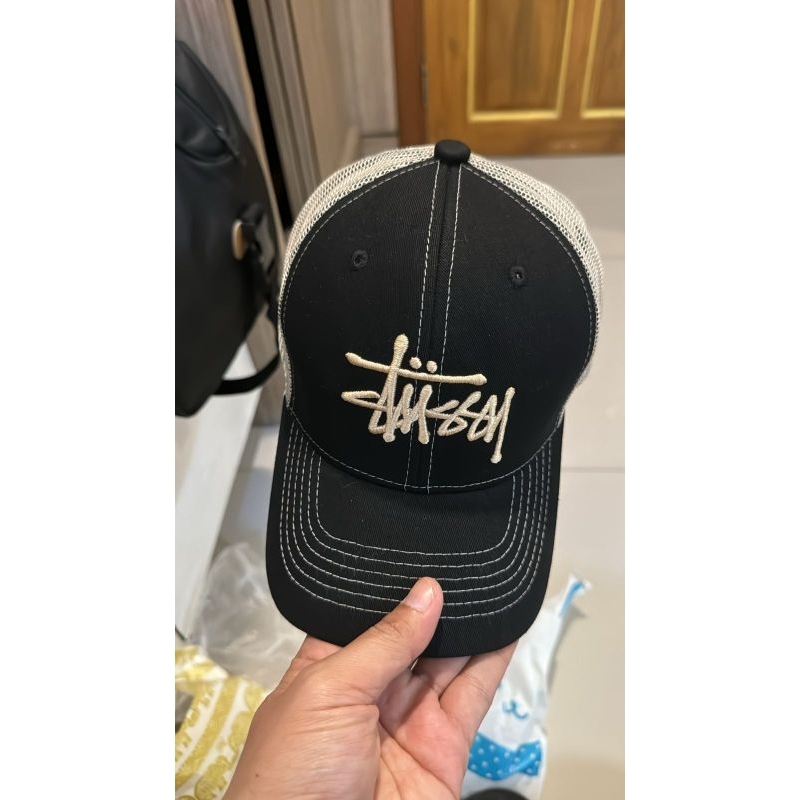 topi stussy trucker hat