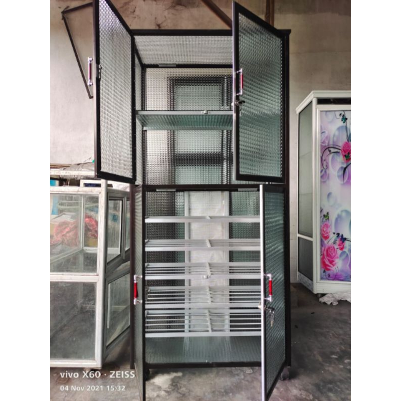 Rak sepatu dan Helm Doble sap kaca prokoh