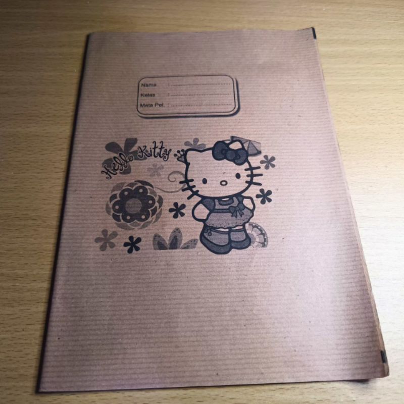 

SAMPUL BUKU TULIS COKLAT KARAKTER HELLO KITTY - (PER PCS)