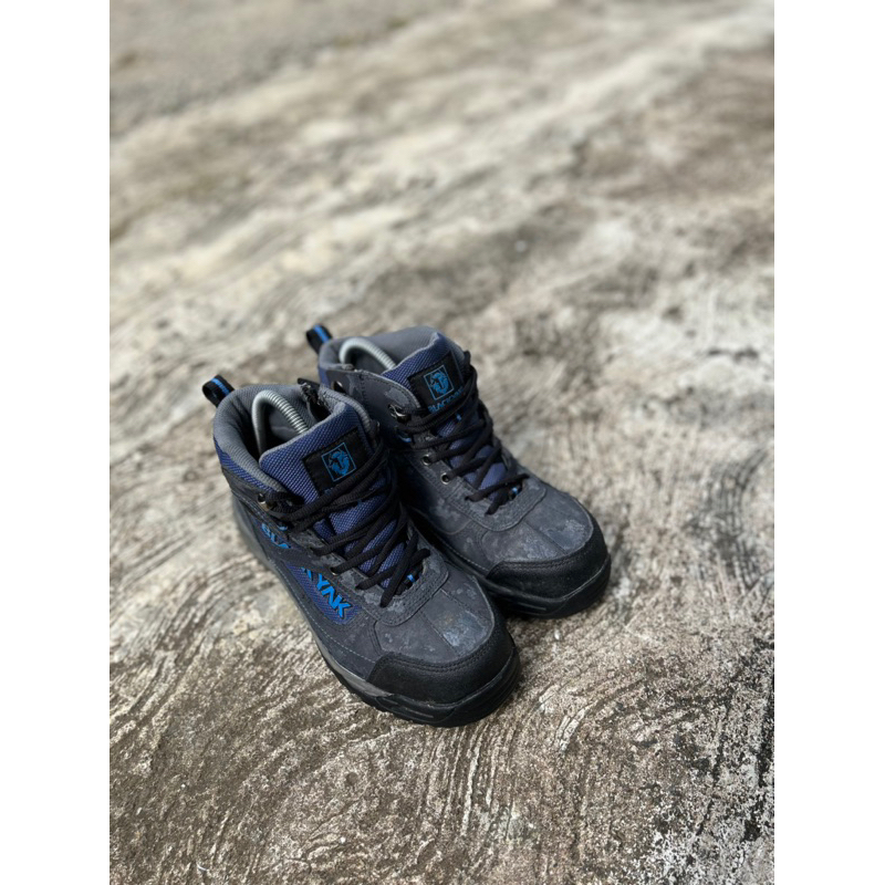 sepatu gunung second original blackyak