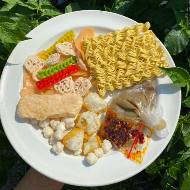 

SEBLAK INSTAN KOMPLIT SOSIS ENAK KENYANG BUMBU MEDOK BASAH CHILI OIL TANPA MICIN