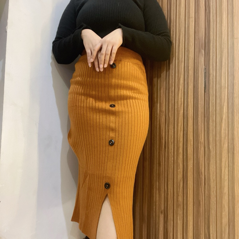 RB2 Rok Span Rajut Kancing Button Depan Variasi Dan Belahan Depan Rok Rajut Model Terbaru Kancing