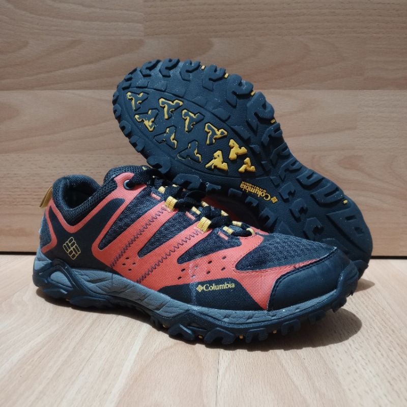 SEPATU HIKING COLUMBIA TECHLITE OMNI