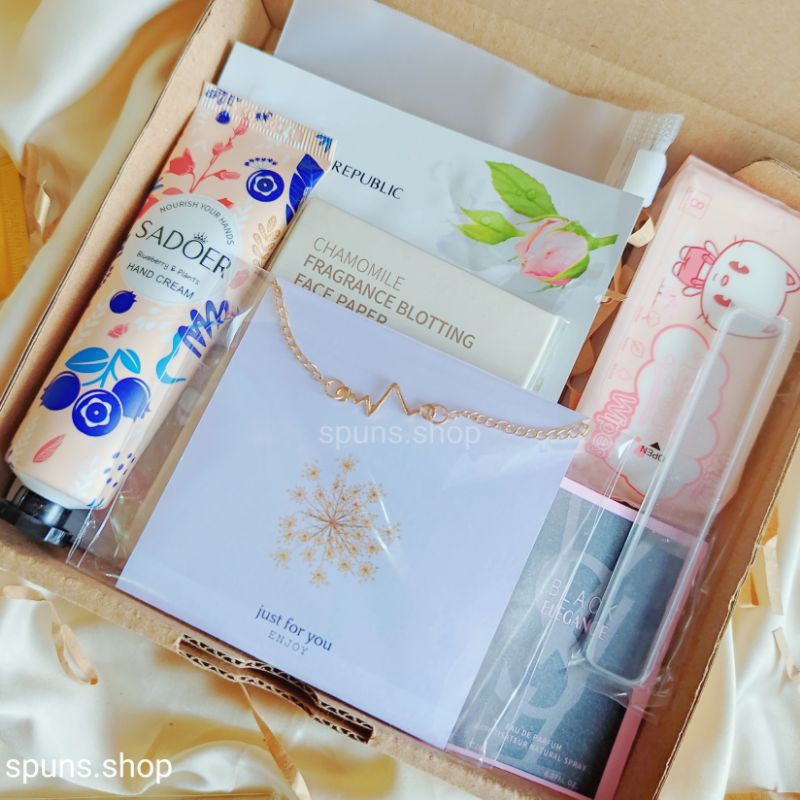 

Gift Box Cewek / Hadiah Cewek / Kado Cewek