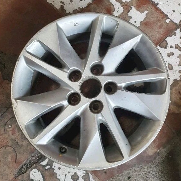 velg oem innova Reborn R16