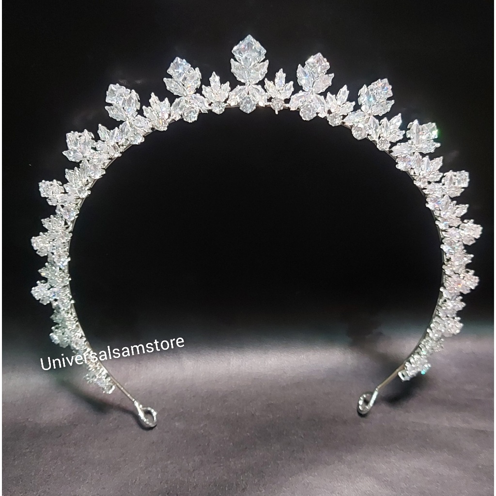 Mahkota zircon sampai telinga