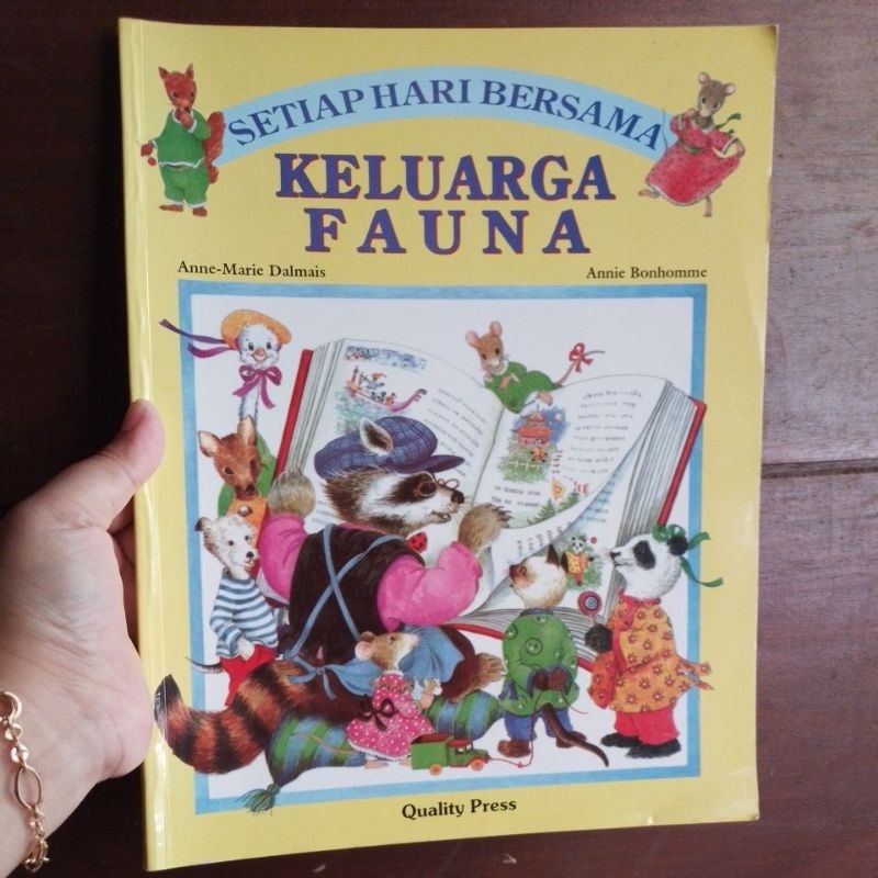 buku Setiap hari bersama Keluarga Fauna ilustrasi Anne Marie Dalmais