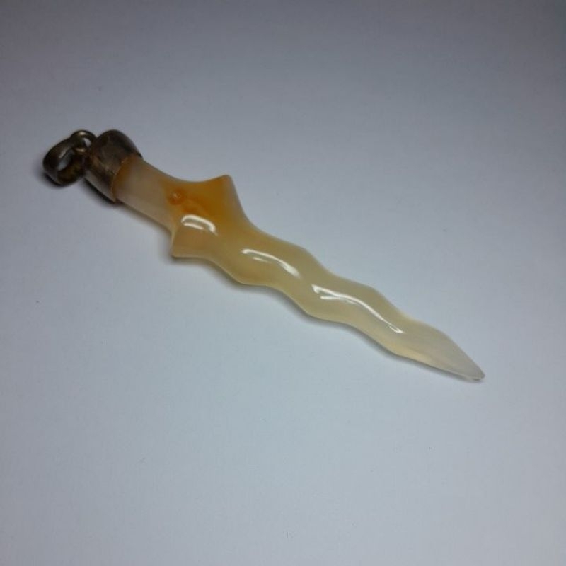 Batu Obi bentuk Keris