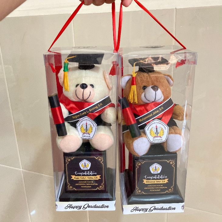 Piala Boneka Box - Boneka Wisuda - Kadokita Pontianak