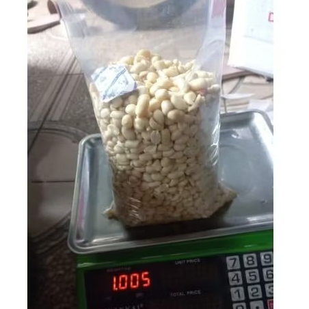 

kacang kupas mentah 1kg (TERMURAH)