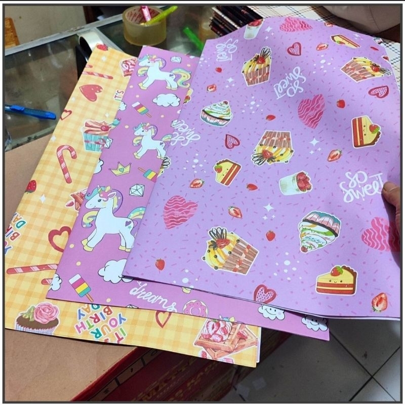 

1 Pak Kertas Kado Kiky Isi 50 Lembar MOTIF ANAK