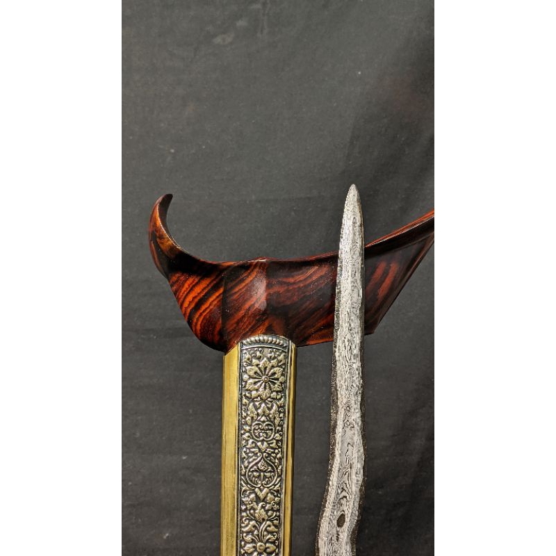 KERIS MEGANTORO HB VII LUK 7