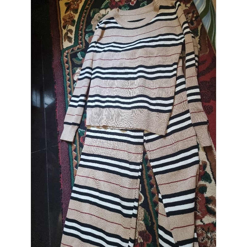 one set burberry rajut