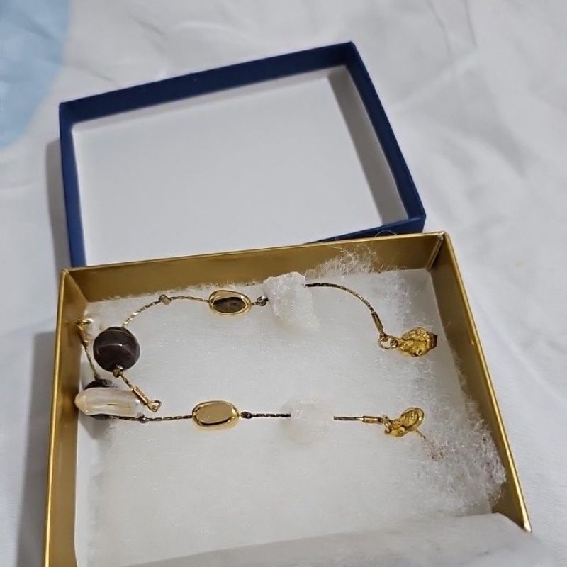 Anting model panjang,unik