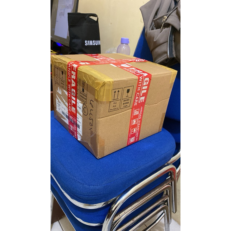 

Kardus packing isi , anti fragile
