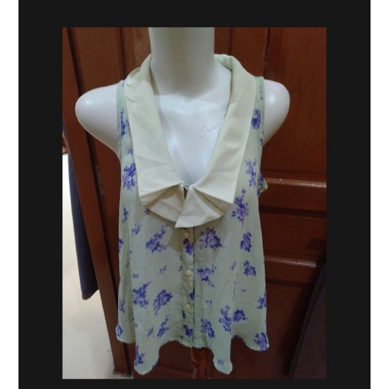 Blouse  Wanita Bahan sifon Motif Bunga  Sage Preloved