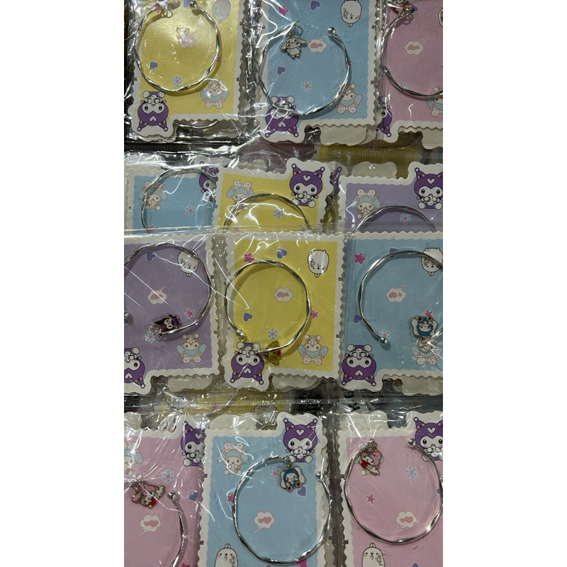 

1 pak isi 20 gelang besi sanrio mix