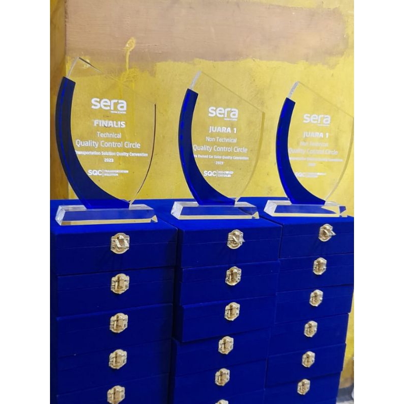 plakat akrilik /.plakat  custom tebal bahan 15mm+ box bludru