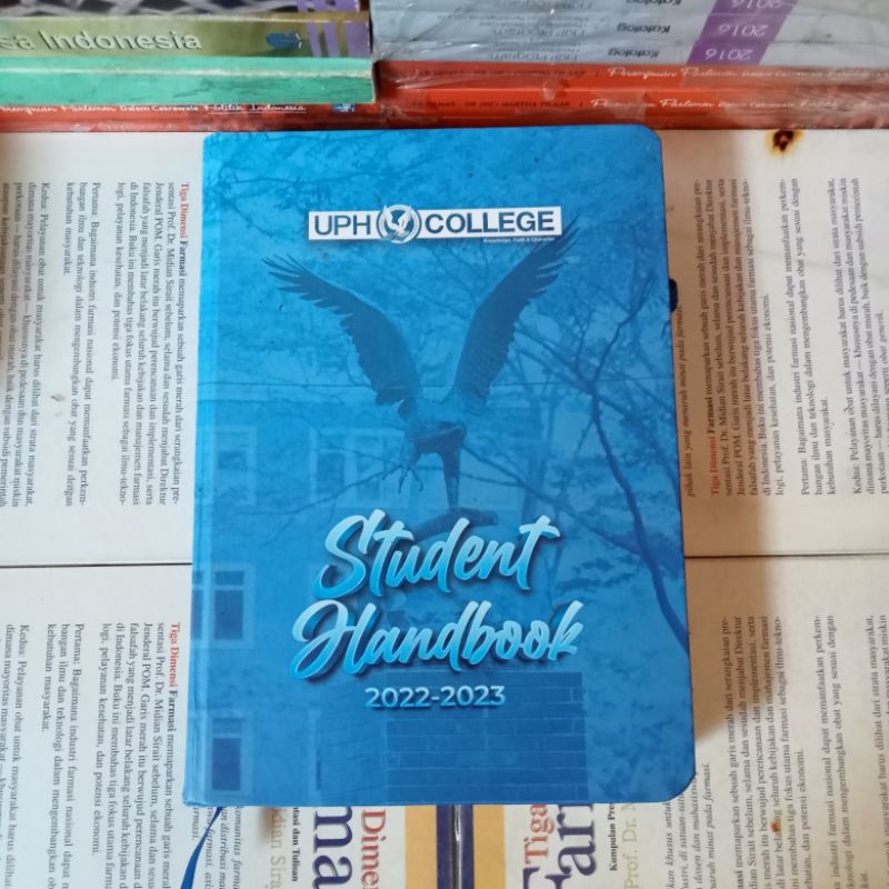 UPH COLLEGE STUDENT HANDBOOK 2022-2023