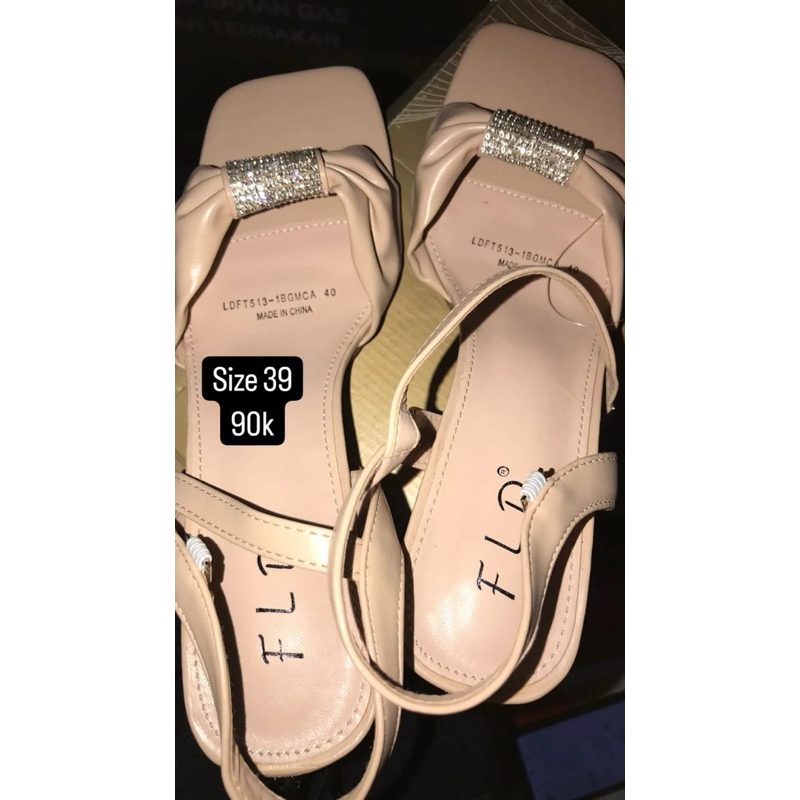 Sepatu lampu sandal fladeo fld / disn*y / fit to feet