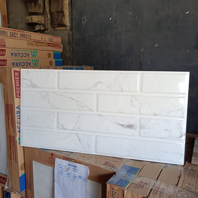keramik dinding 30x60 bata putih carara Canna white kia