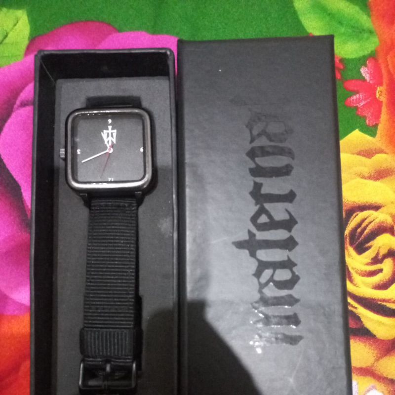 jam tangan maternal