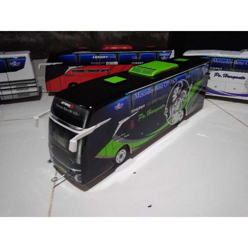 miniatur bus Haryanto