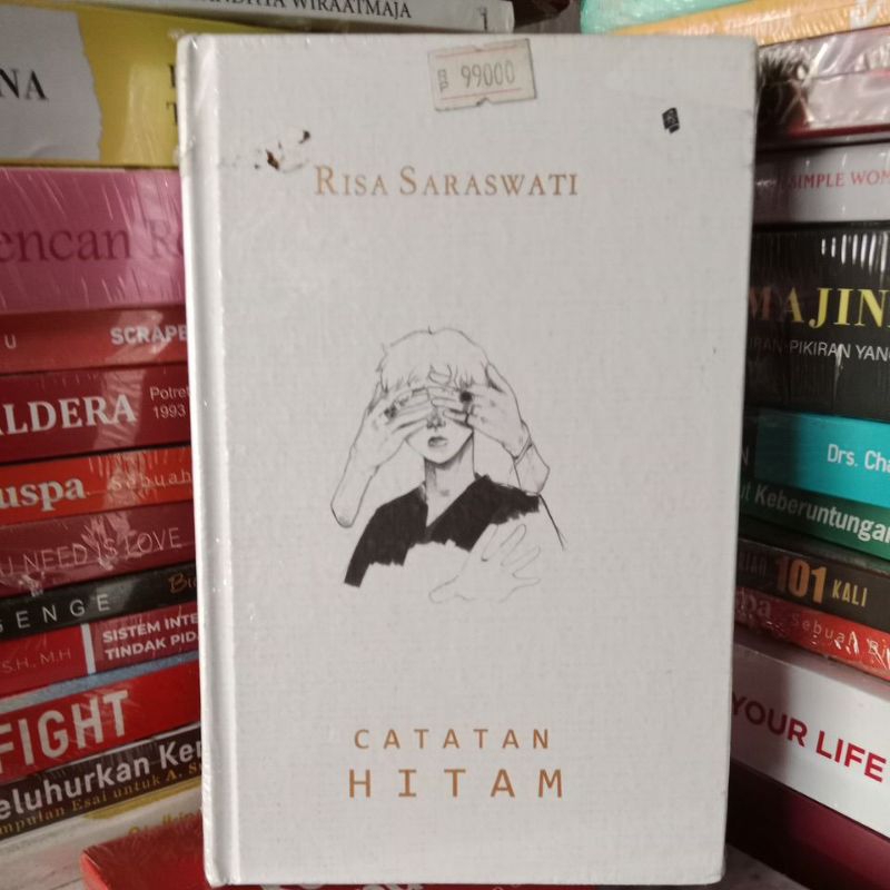 Catatan Hitam. Risa Saraswati
