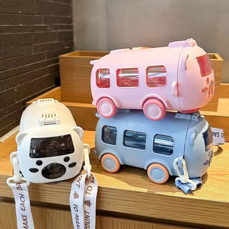 Botol Air Minum Anak Mobil Beruang 700 ML Botol Minum Viral Free Tali Panjang Botol Bus Beruang Lucu