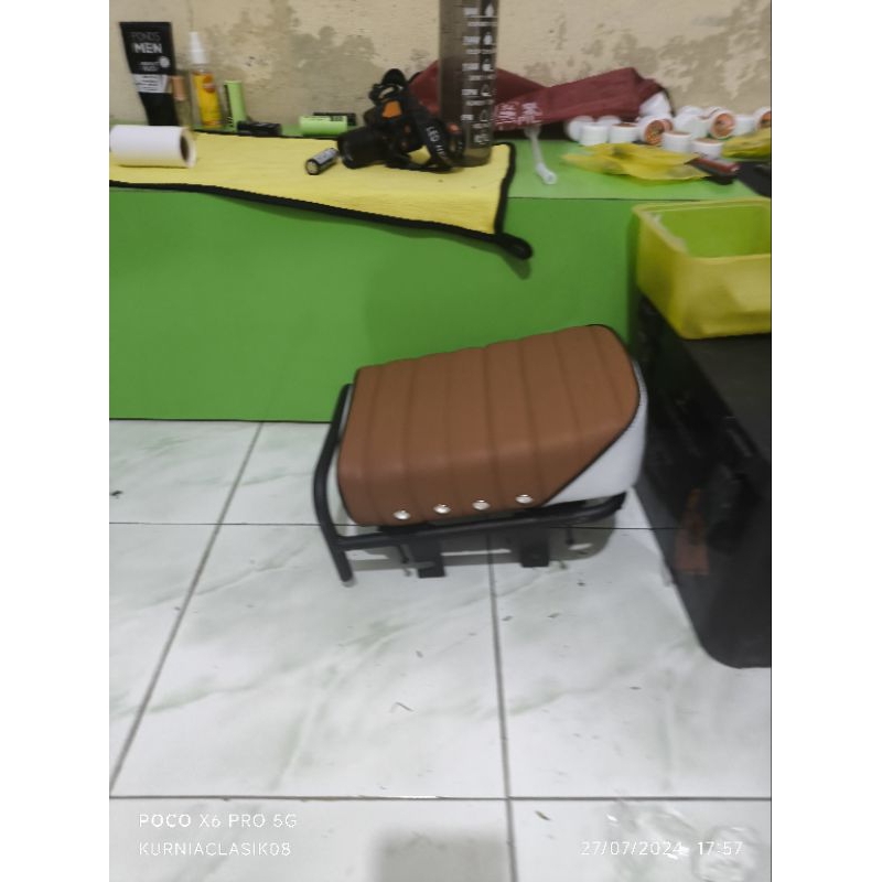 JOK PISAH PISPOT SET DUDUKAN PANGKON HONDA C70 C50 MODEL PISAH PISPOT DUDUKAN HITAM TEBAL PRESISI