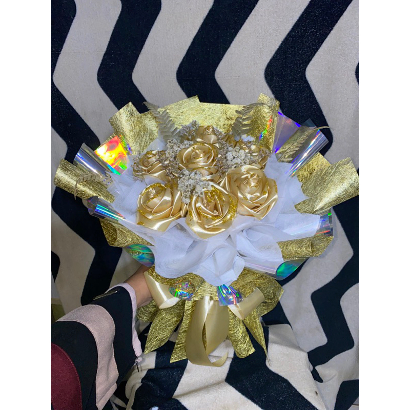 buket bunga satin gold