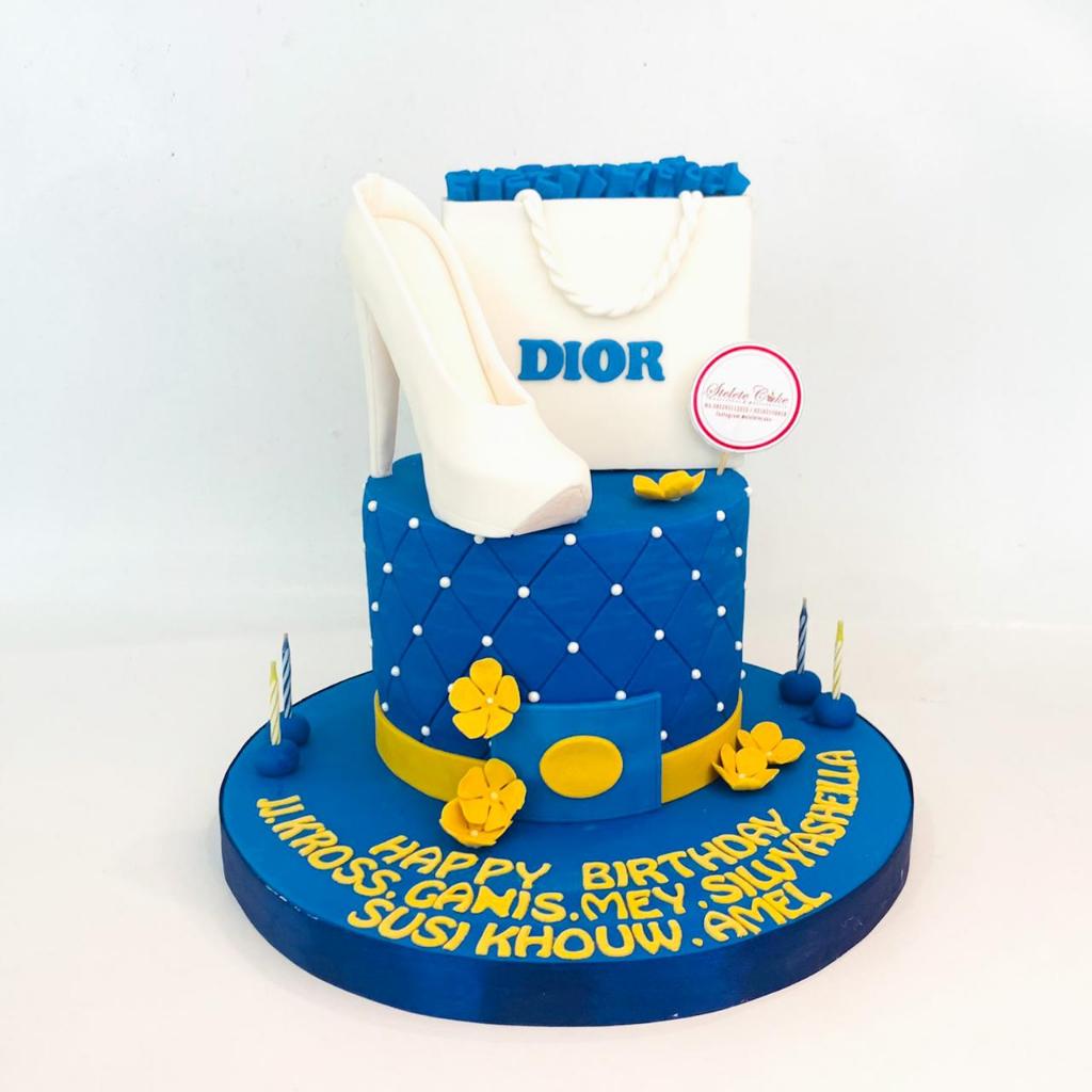 

Kue Ulang Tahun/Birthday Cake/Kue Ultah Tema Tas Sepatu /Kue Birthday jakarta