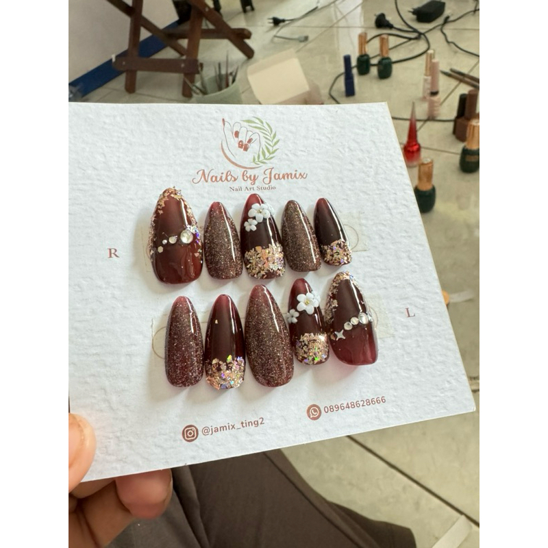 kuku palsu maroon wedding