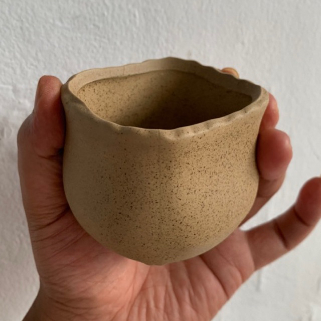 pot keramik kotak doff berkaki