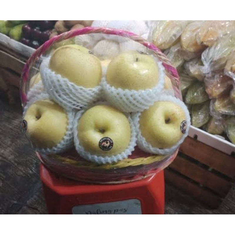 

parsel buah isi apel fuji,pear madu dan jeruk medan