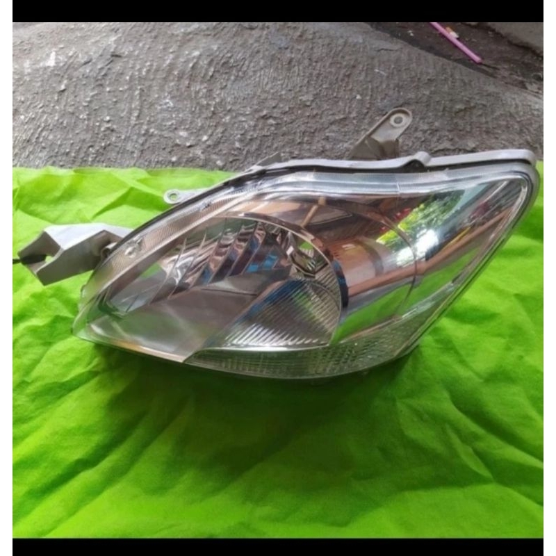 lampu depan vios taun 2010 kiri