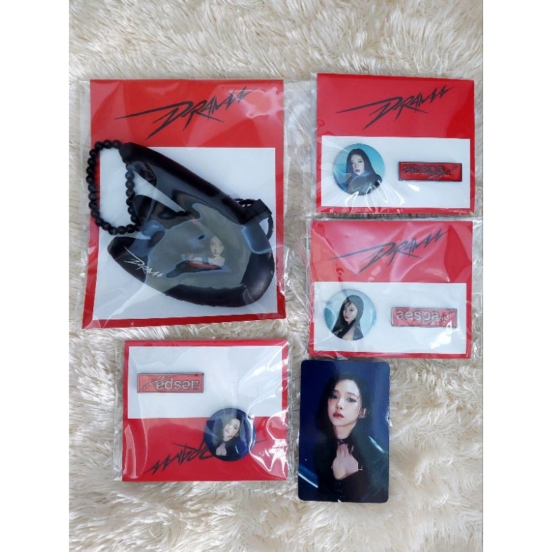 AESPA DRAMA MD BLACK DRAMA BADGE PHOTO KEYRING NINGNING WINTER KARINA PHOTOCARD PC