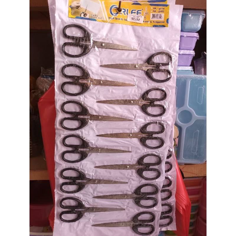 

GUNTING HITAM ORLEE STAINLESS 15cm